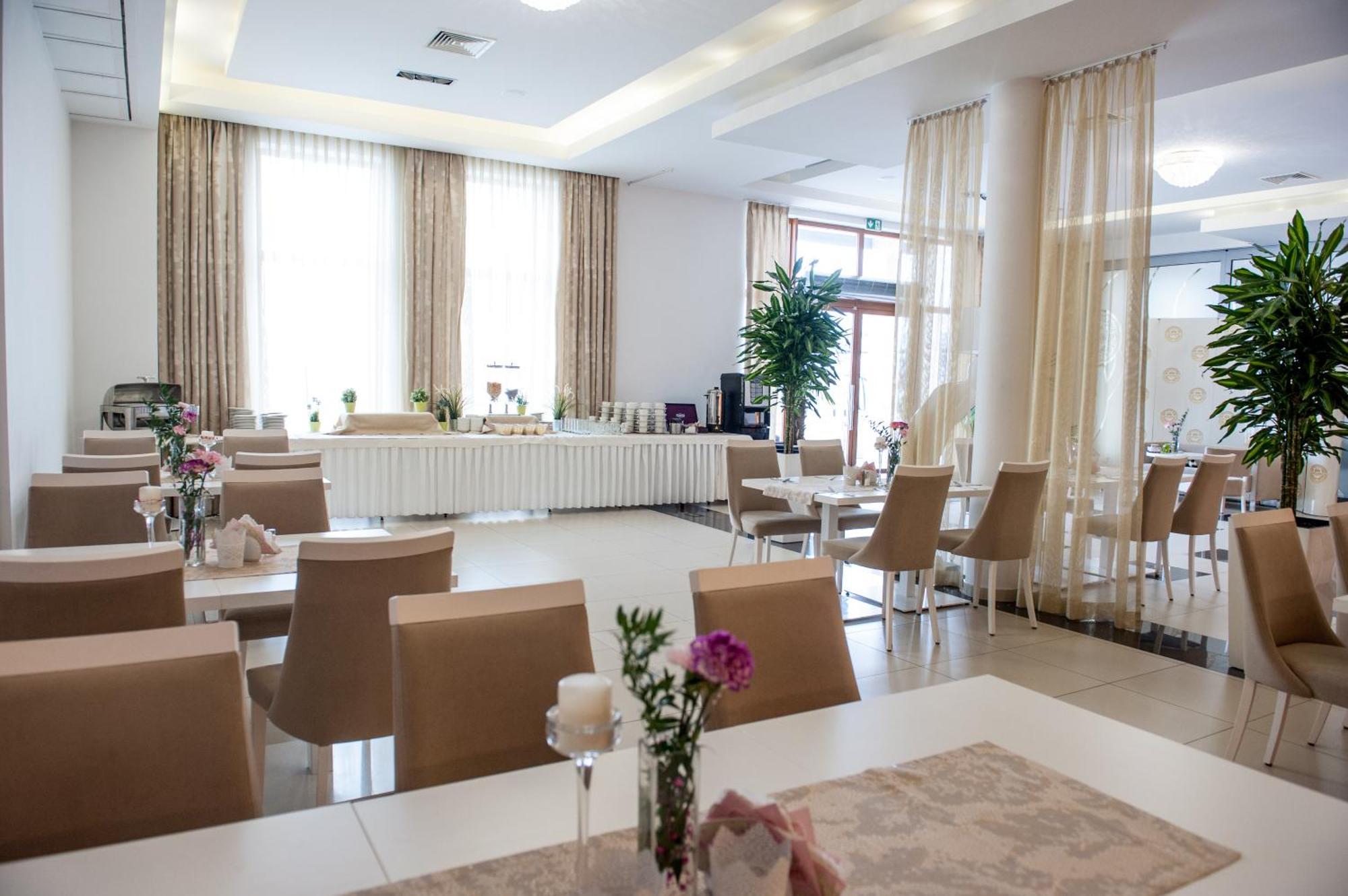 Hotel Aleksandria Siedlce Exteriör bild
