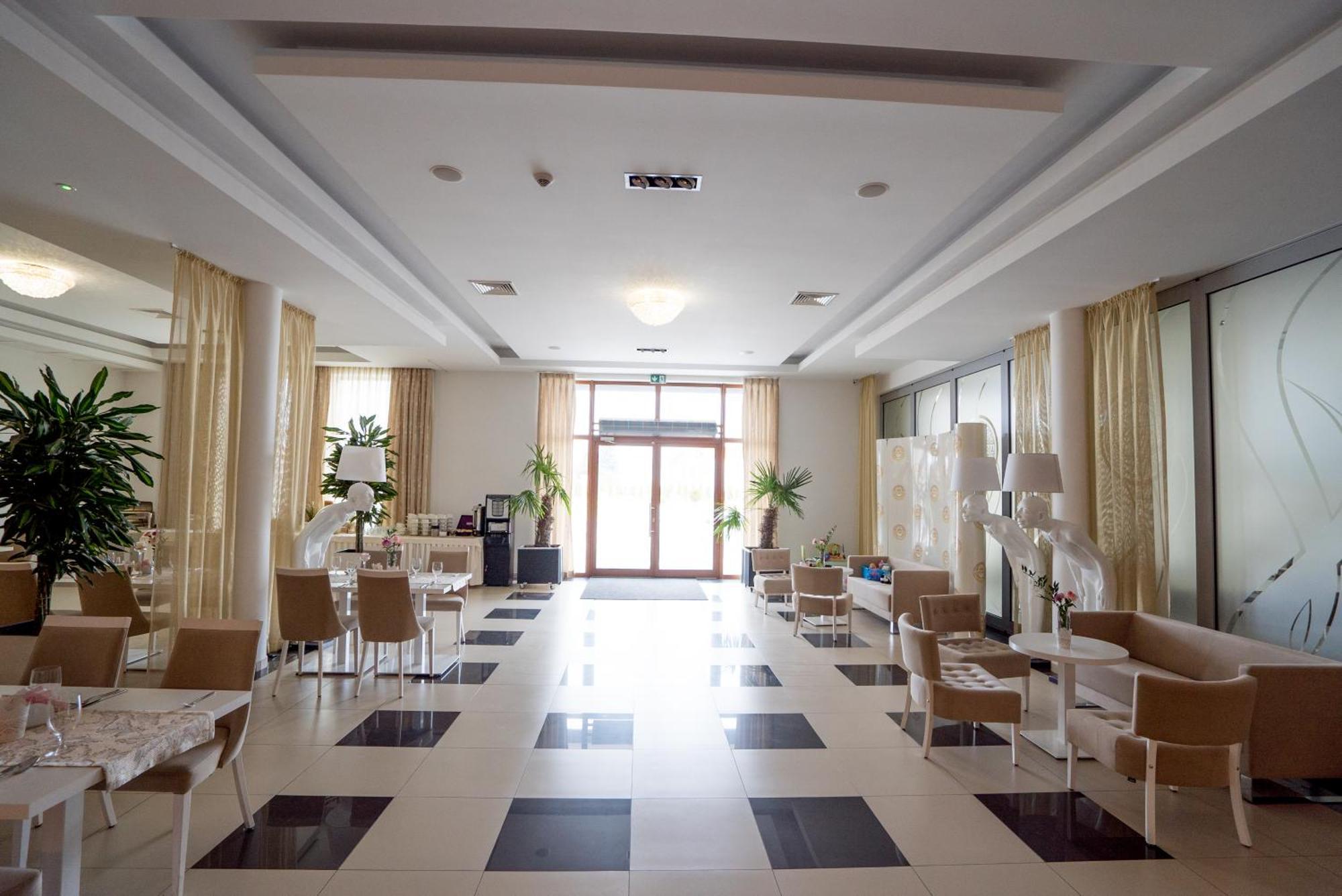 Hotel Aleksandria Siedlce Exteriör bild